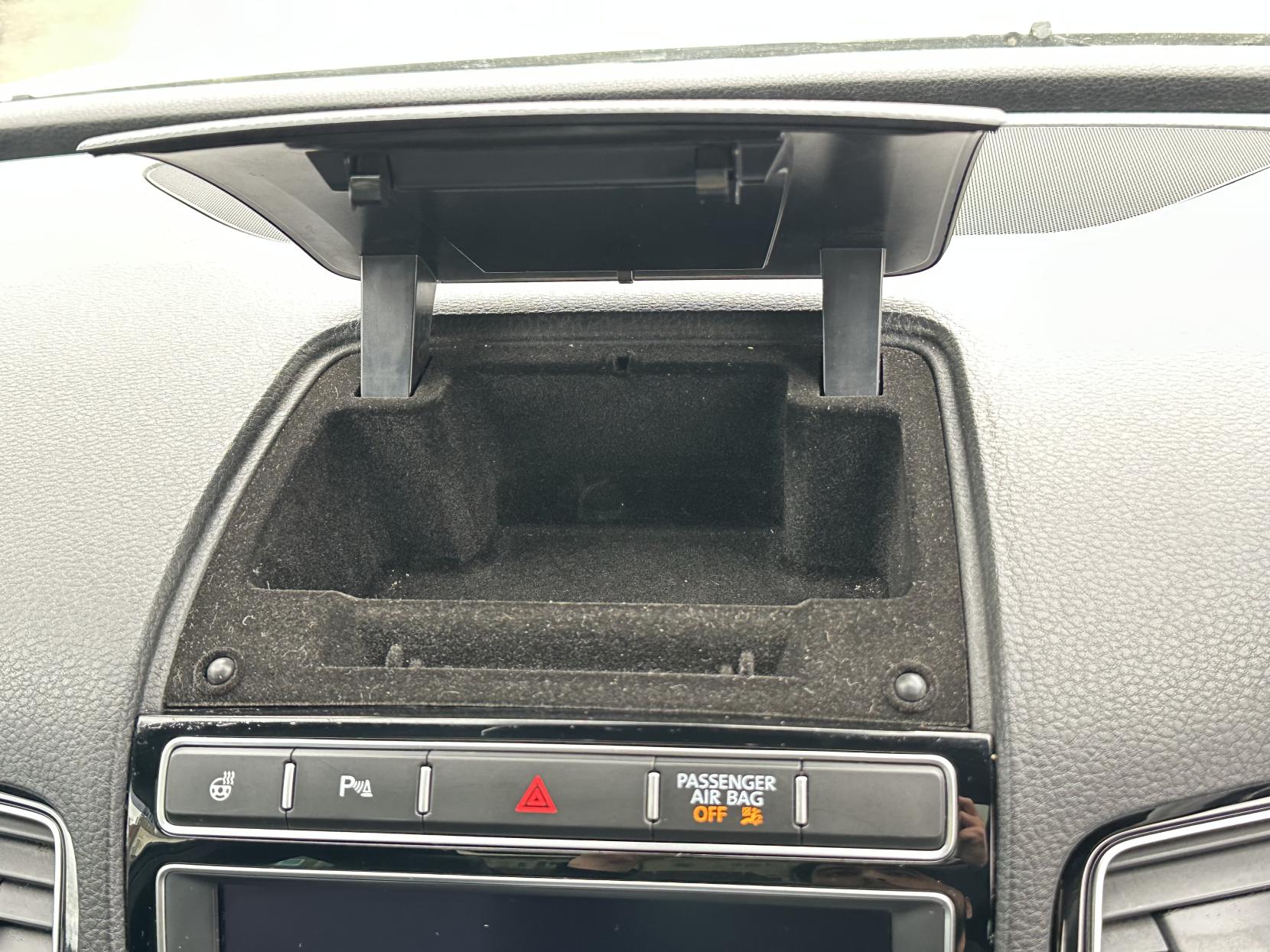 Volkswagen Touareg 3.0 TDI V6 BlueMotion Tech R-Line SUV 5dr Diesel Tiptronic 4WD Euro 6 (s/s) (262 ps)