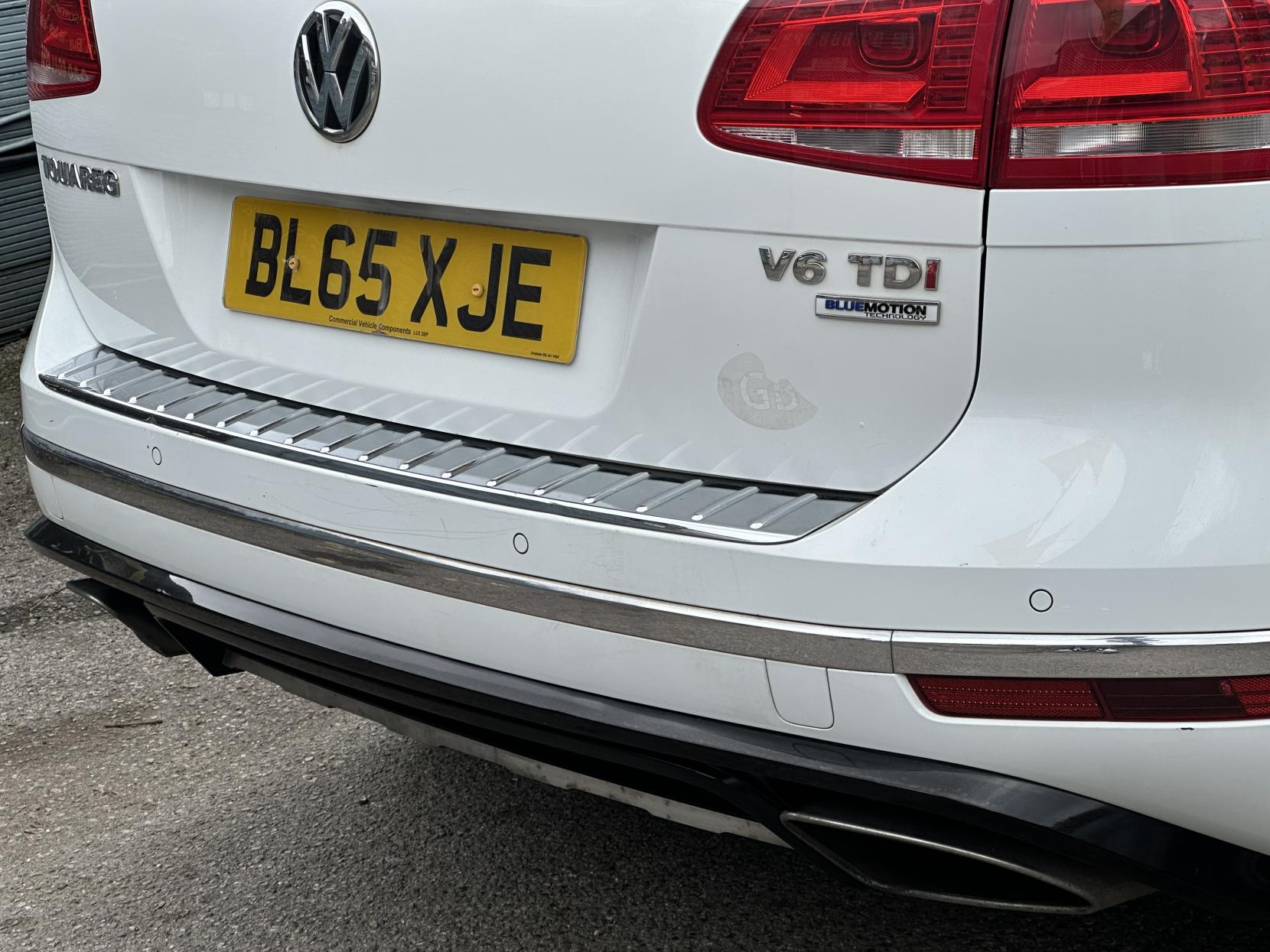 Volkswagen Touareg 3.0 TDI V6 BlueMotion Tech R-Line SUV 5dr Diesel Tiptronic 4WD Euro 6 (s/s) (262 ps)