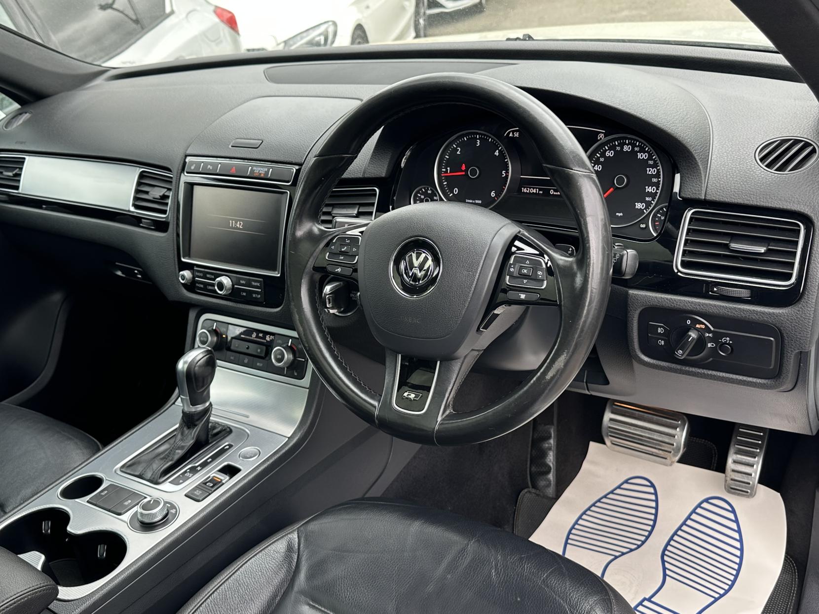 Volkswagen Touareg 3.0 TDI V6 BlueMotion Tech R-Line SUV 5dr Diesel Tiptronic 4WD Euro 6 (s/s) (262 ps)