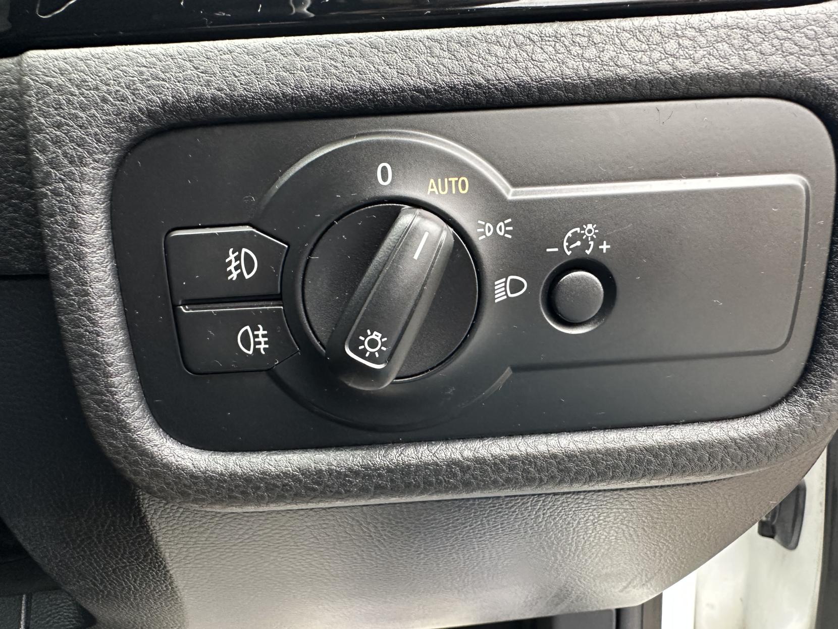 Volkswagen Touareg 3.0 TDI V6 BlueMotion Tech R-Line SUV 5dr Diesel Tiptronic 4WD Euro 6 (s/s) (262 ps)