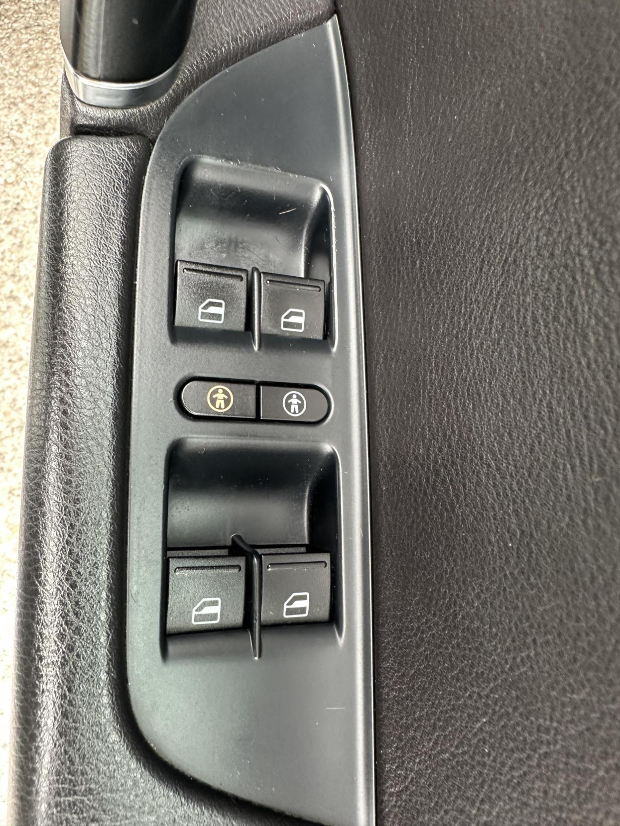 Volkswagen Touareg 3.0 TDI V6 BlueMotion Tech R-Line SUV 5dr Diesel Tiptronic 4WD Euro 6 (s/s) (262 ps)