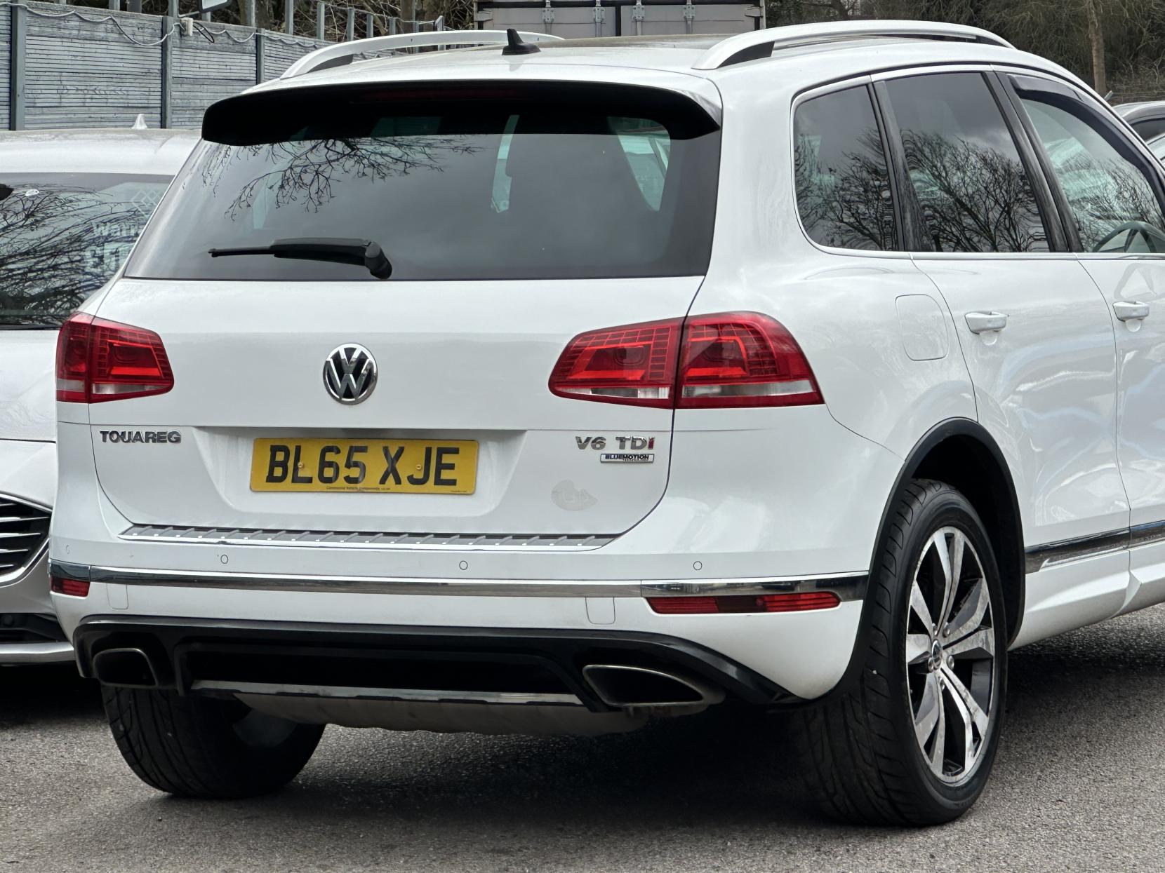 Volkswagen Touareg 3.0 TDI V6 BlueMotion Tech R-Line SUV 5dr Diesel Tiptronic 4WD Euro 6 (s/s) (262 ps)