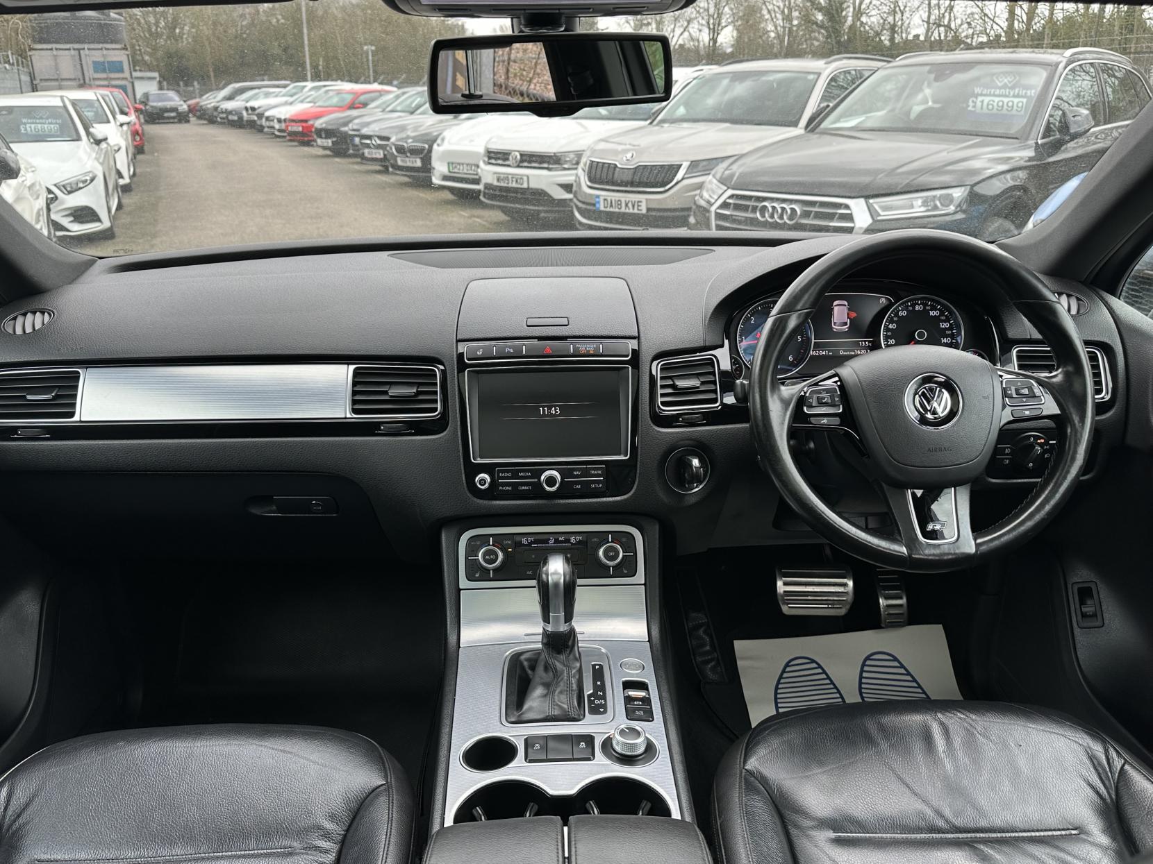 Volkswagen Touareg 3.0 TDI V6 BlueMotion Tech R-Line SUV 5dr Diesel Tiptronic 4WD Euro 6 (s/s) (262 ps)