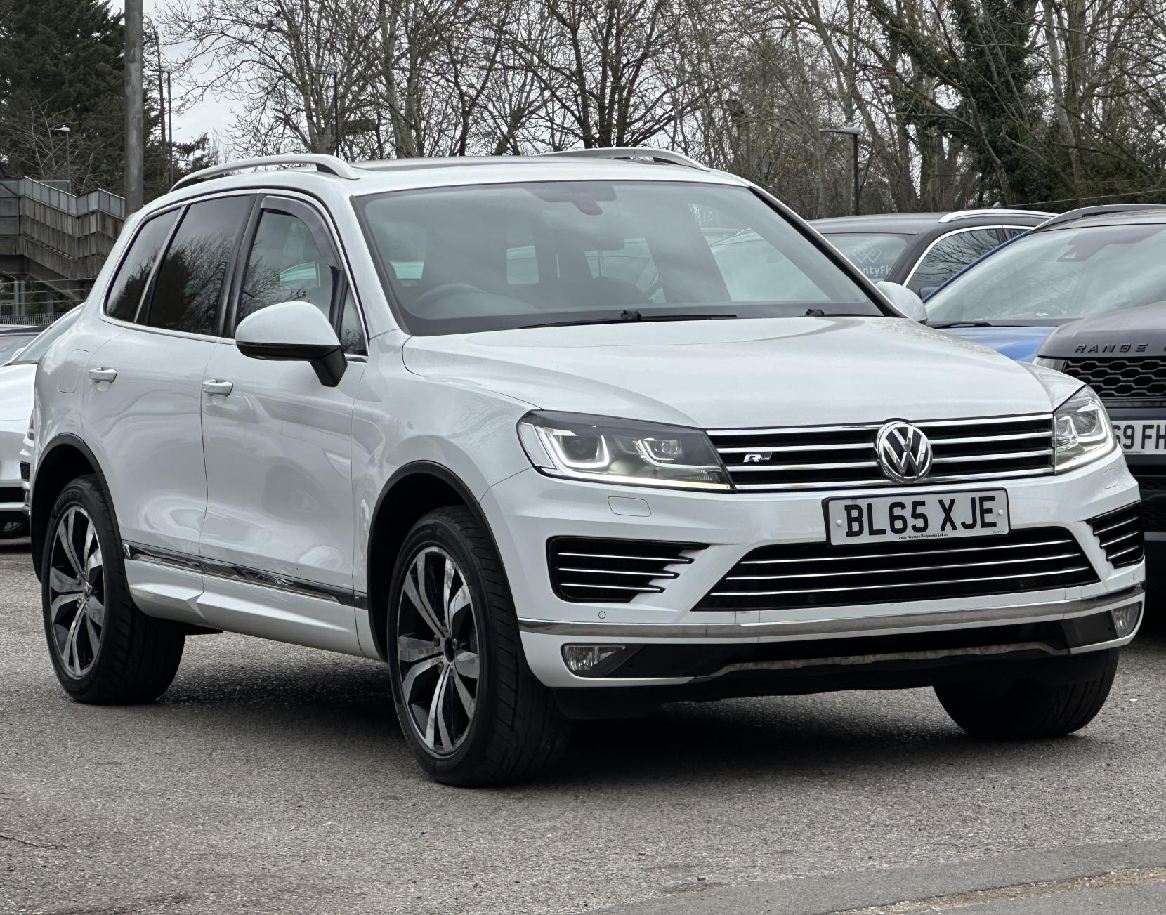 Volkswagen Touareg 3.0 TDI V6 BlueMotion Tech R-Line SUV 5dr Diesel Tiptronic 4WD Euro 6 (s/s) (262 ps)