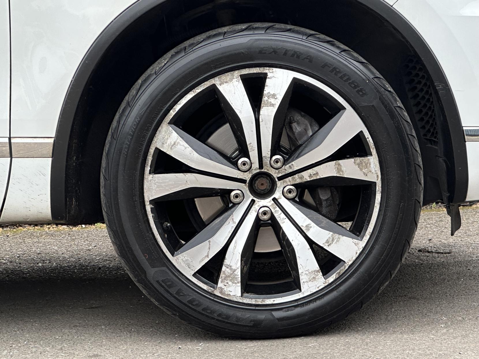 Volkswagen Touareg 3.0 TDI V6 BlueMotion Tech R-Line SUV 5dr Diesel Tiptronic 4WD Euro 6 (s/s) (262 ps)