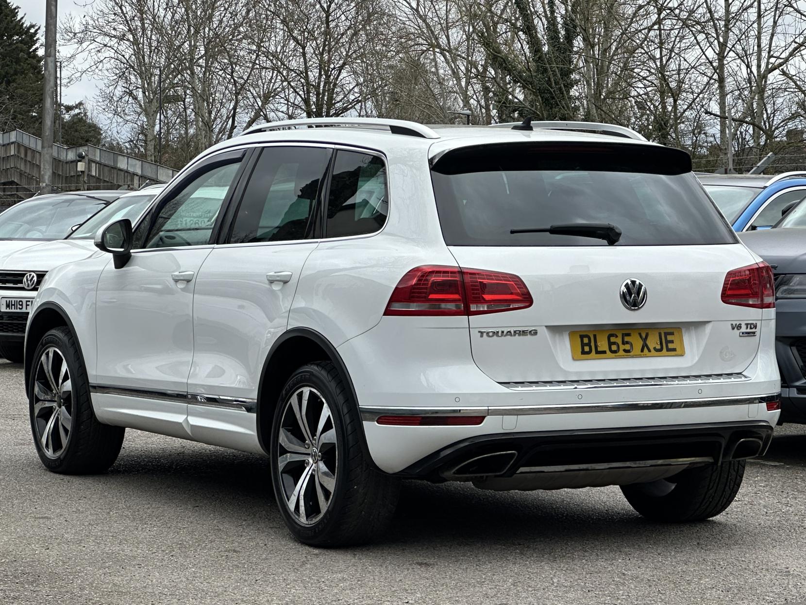 Volkswagen Touareg 3.0 TDI V6 BlueMotion Tech R-Line SUV 5dr Diesel Tiptronic 4WD Euro 6 (s/s) (262 ps)