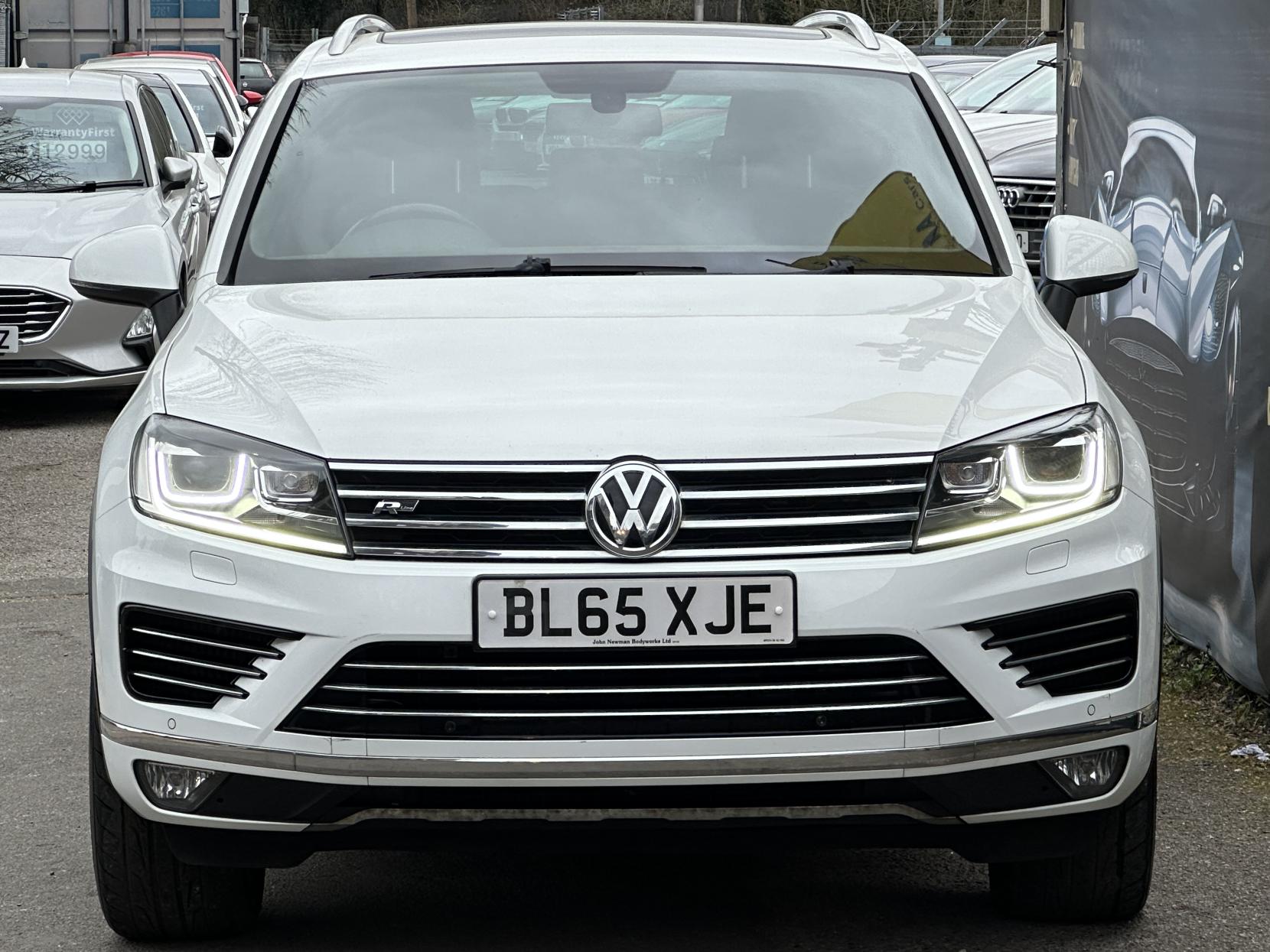 Volkswagen Touareg 3.0 TDI V6 BlueMotion Tech R-Line SUV 5dr Diesel Tiptronic 4WD Euro 6 (s/s) (262 ps)