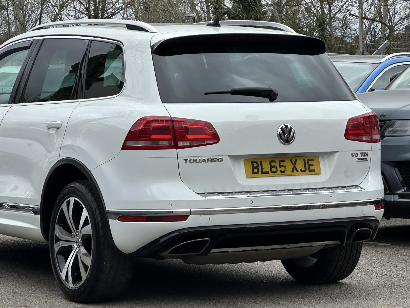 Volkswagen Touareg 3.0 TDI V6 BlueMotion Tech R-Line SUV 5dr Diesel Tiptronic 4WD Euro 6 (s/s) (262 ps)