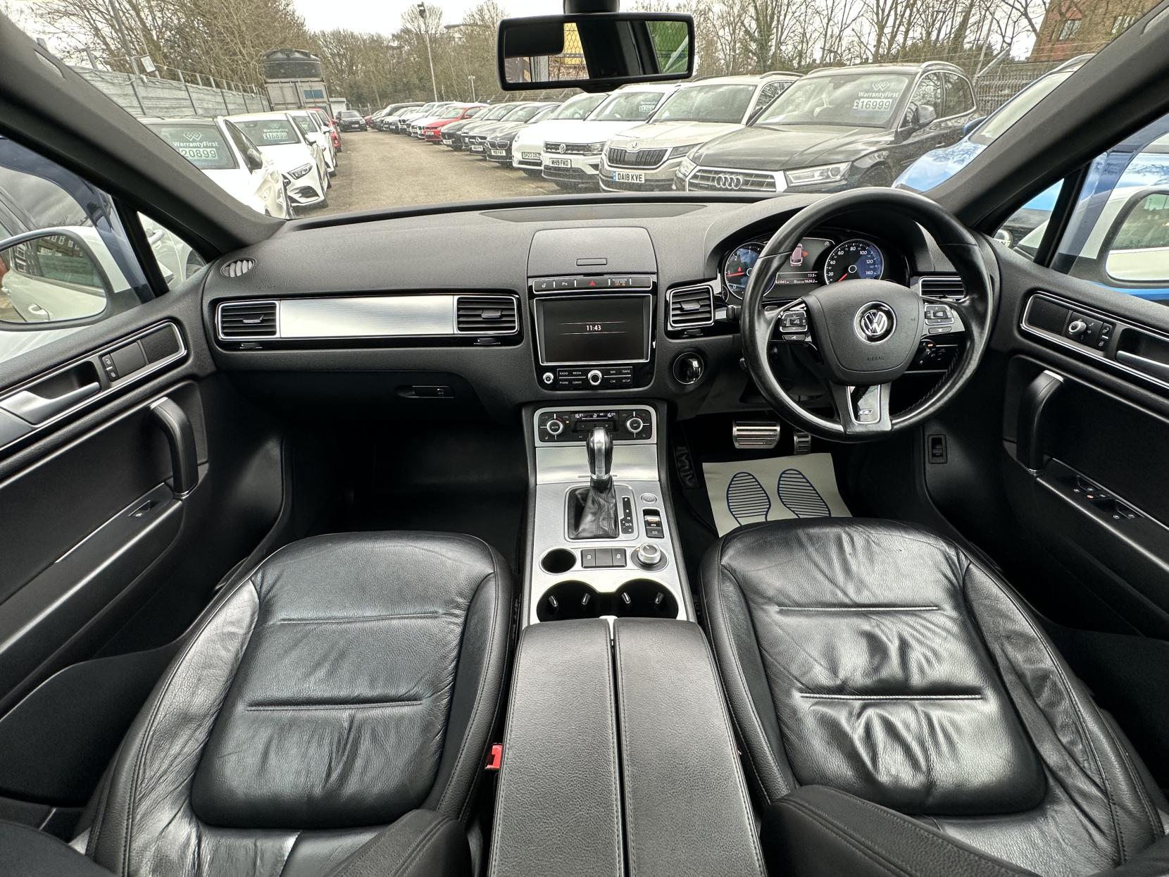 Volkswagen Touareg 3.0 TDI V6 BlueMotion Tech R-Line SUV 5dr Diesel Tiptronic 4WD Euro 6 (s/s) (262 ps)