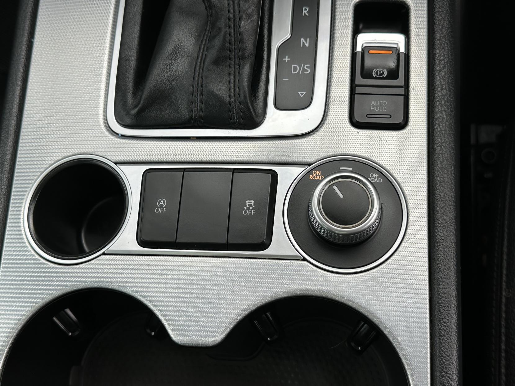 Volkswagen Touareg 3.0 TDI V6 BlueMotion Tech R-Line SUV 5dr Diesel Tiptronic 4WD Euro 6 (s/s) (262 ps)