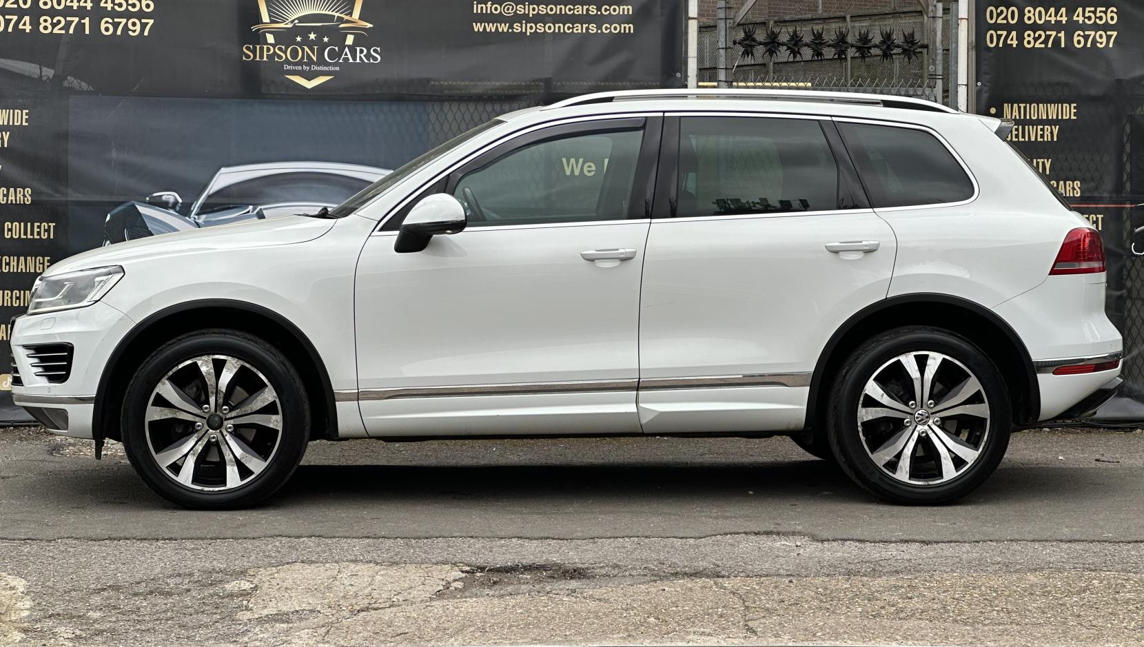 Volkswagen Touareg 3.0 TDI V6 BlueMotion Tech R-Line SUV 5dr Diesel Tiptronic 4WD Euro 6 (s/s) (262 ps)