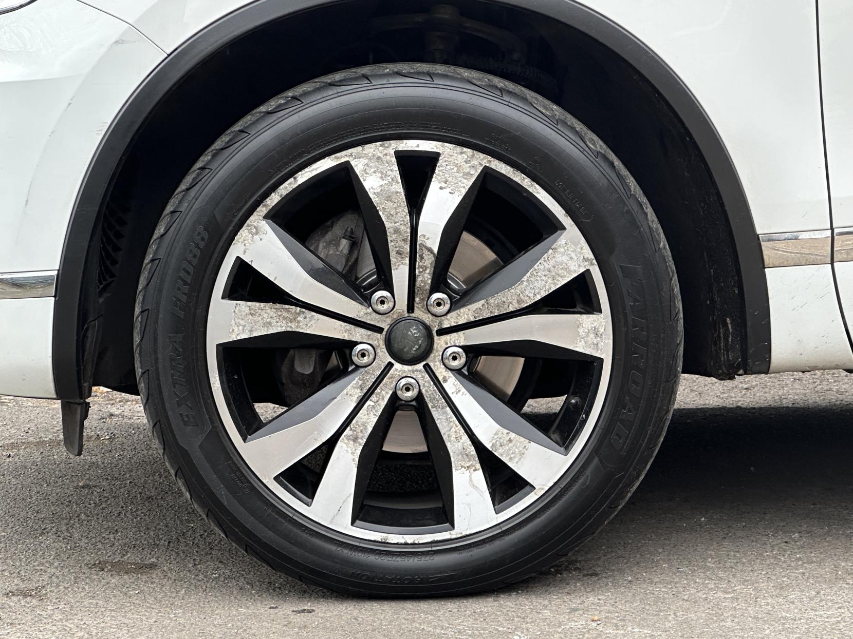 Volkswagen Touareg 3.0 TDI V6 BlueMotion Tech R-Line SUV 5dr Diesel Tiptronic 4WD Euro 6 (s/s) (262 ps)